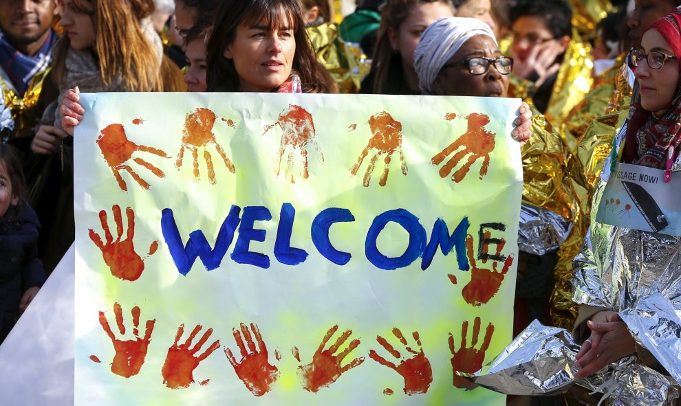 Participantes en la manifestación en favor de los derechos de los refugiados celebrada en Bruselas. REUTERS/Yves Herman