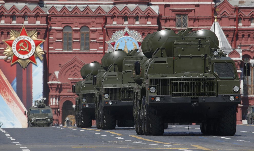 Misiles tierra aire S-400 TriumphYars RS-24 rusos participan en el Desfile de la Victoria, en la Plaza Roja de Moscú. REUTERS/Sergei Karpukhin