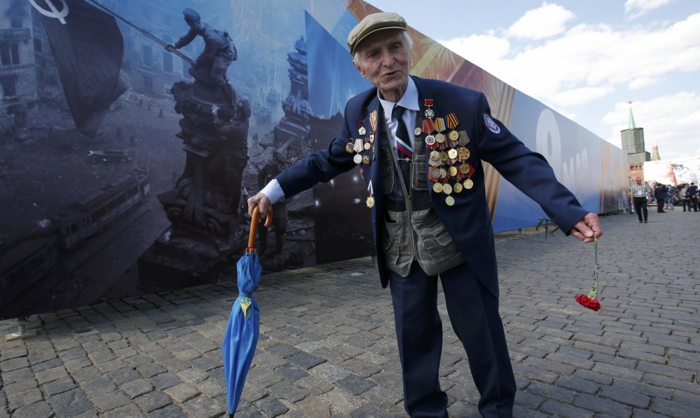 Un veterano participa en los actos de conmemoriación del 71 aniversario de la victoria del Ejército soviético sobre los nazis. REUTERS/Sergei Karpukhin