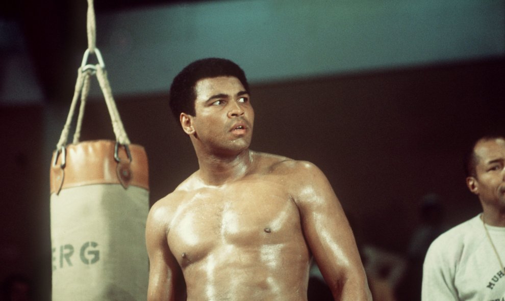 Foto de Muhammad Ali durante un entrenamiento en Alemania, el 24 de mayo de 1976, preparando su combate contra el británico Richard Dunn.  EFE/EPA/ISTVAN BAJZAT