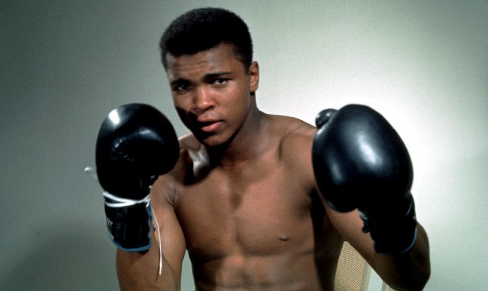 Mohamed Ali/Cassius Clay posa en una foto promocional. REUTERS