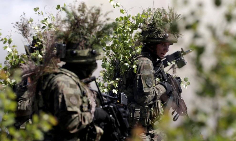 Soldados del ejército polaco participando en un ejercicio militar de la OTAN en Adazi, Letonia. REUTERS/Ints Kalnins