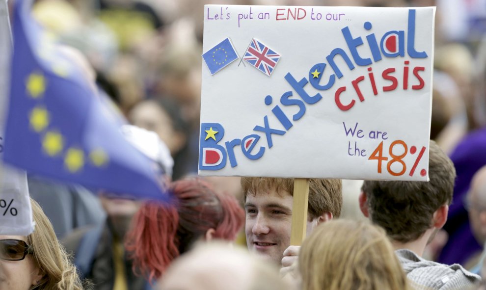 Vista de manifestantes contra el Brexit en Londres.- REUTERS