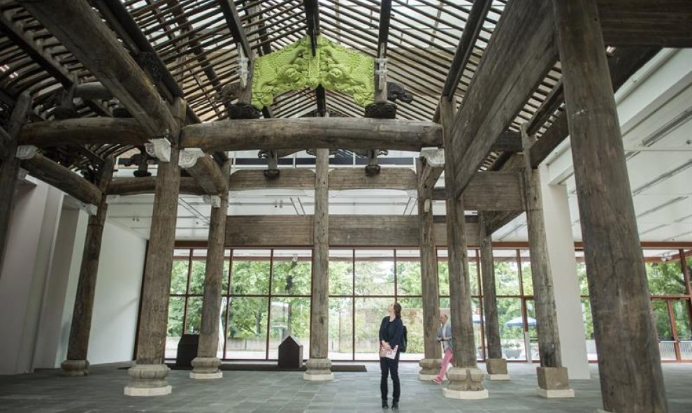 Vista de la obra "'Wang Family Ancestral Hall" del artista chino Ai Weiwei durante la presentación a la prensa de la exposición "AI WEIWEI traslocación-transformación"en Viena (Austria). EFE/Christian Bruna