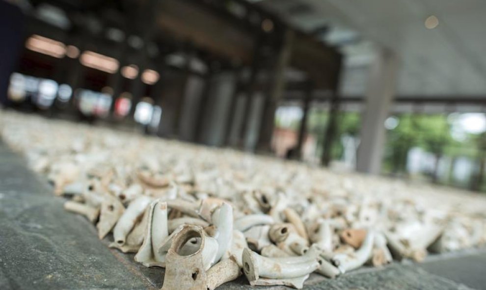 Vista de la obra "Spouts" del artista chino Ai Weiwei durante la presentación a la prensa de la exposición "AI WEIWEI traslocación-transformación"en el Museo de Arte Contemporáneo 21er Haus de Viena (Austria). EFE/Christian Bruna