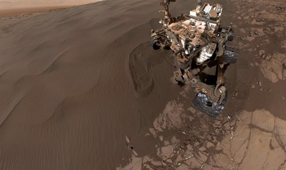 "Selfi" que se hizo el robot de exploración de Marte "Curiosity" en enero de 2016 durante su recorrido por el campo de dunas Bagnold/EFE