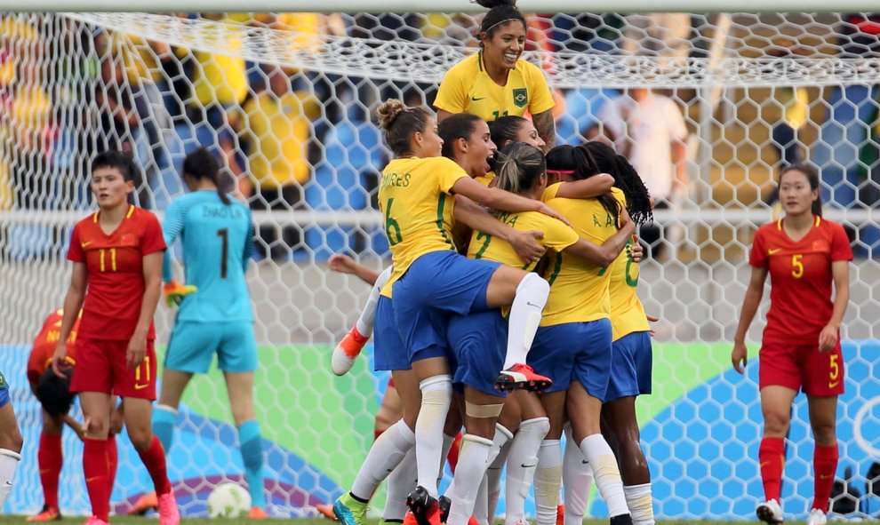 Los Juegos ya están en marcha. Este miércoles comenzó la competición de fútbol femenino con victorias de las favoritas. /REUTERS