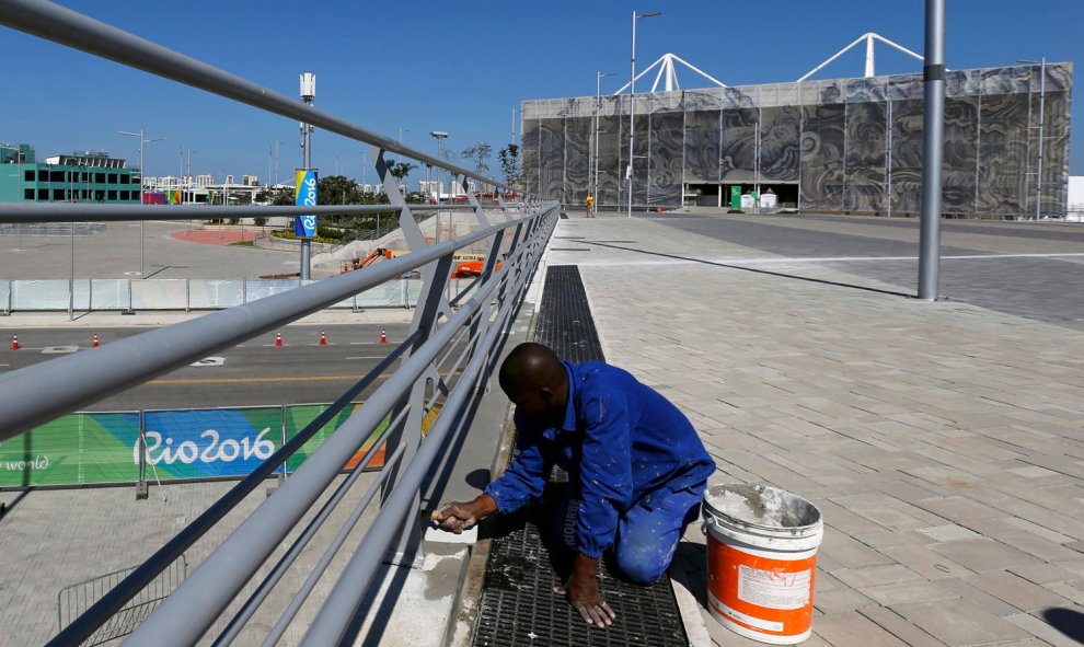 Remates de última hora por las avenidas del Parque Olímpico. /REUTERS