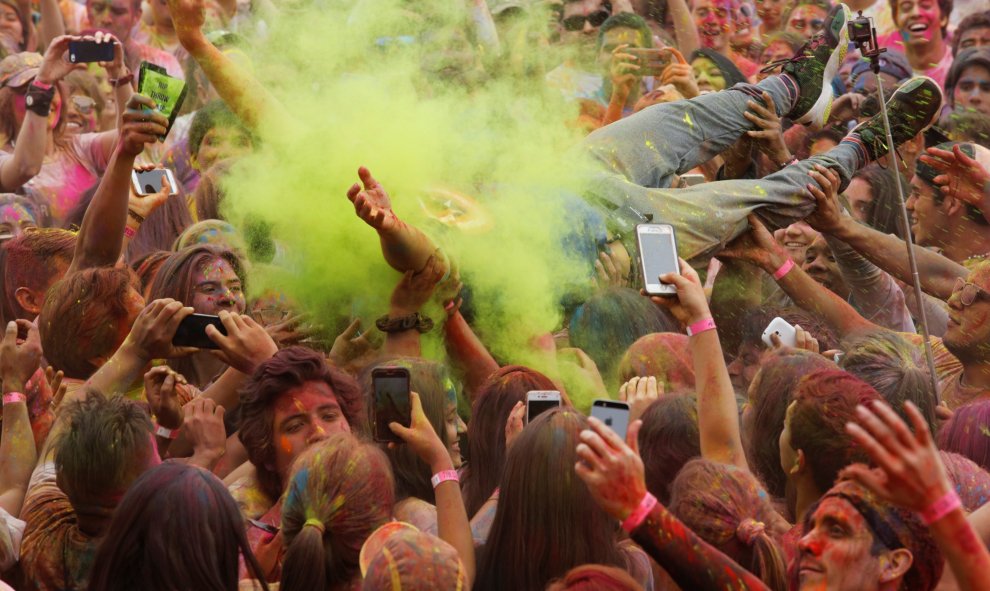 Se consideran "los 5K más felices del Planeta". La Color Run tiñe las calles de Lima, Perú. REUTERS / Guadalupe Pardo