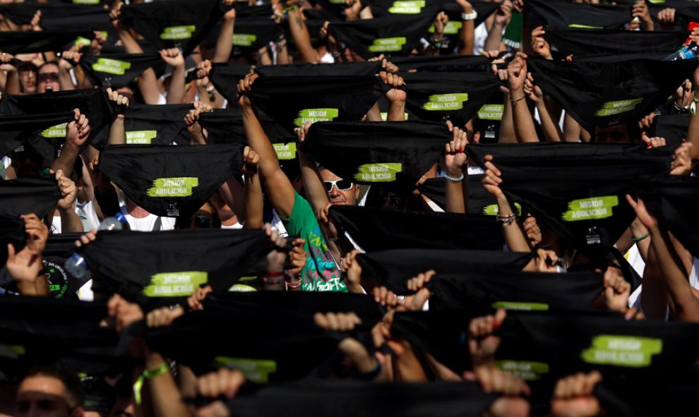 Manifestantes durante la marcha de PACMA en Madrid. REUTERS/Susana Vera