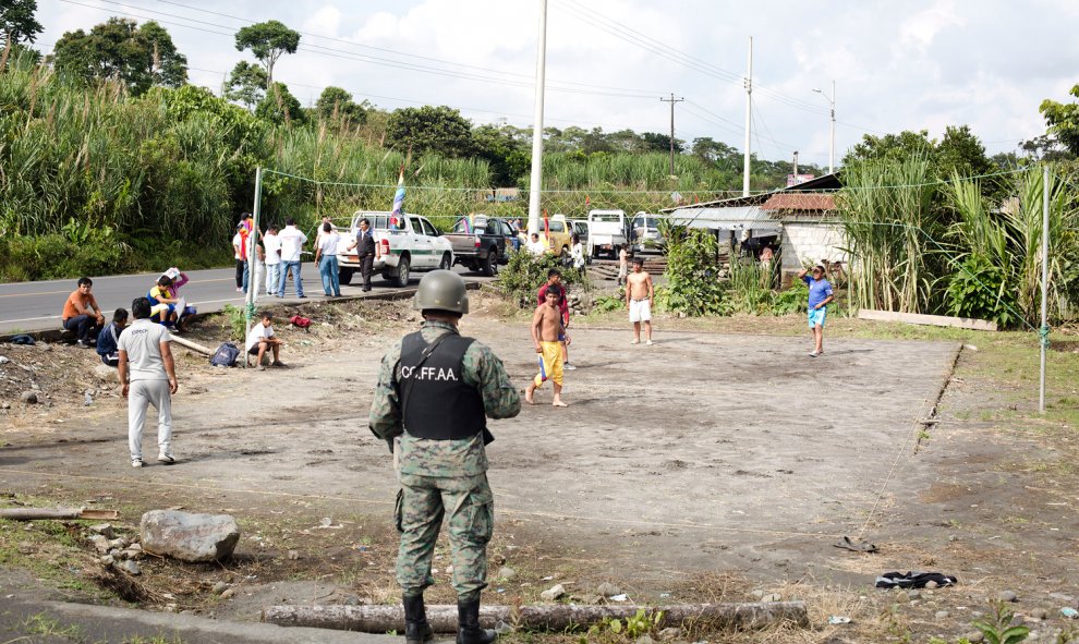 Militares tienen tomada la zona de Taisha mientras la vida sigue en las comunidades.- EDU LEÓN