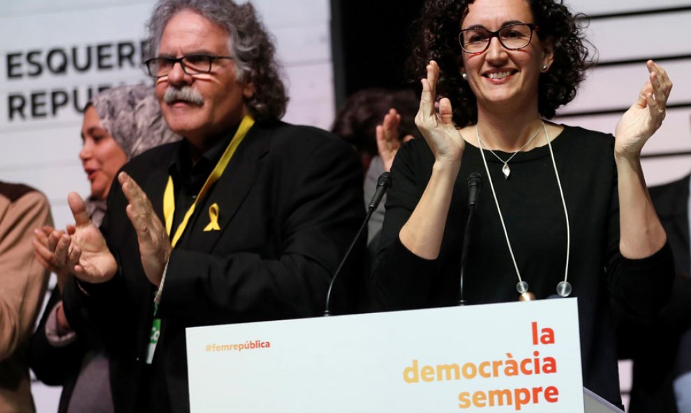 Tardà y Rovira, durante su comparecencia en Barcelona para valorar el resultado de ERC. REUTERS/Juan Medina