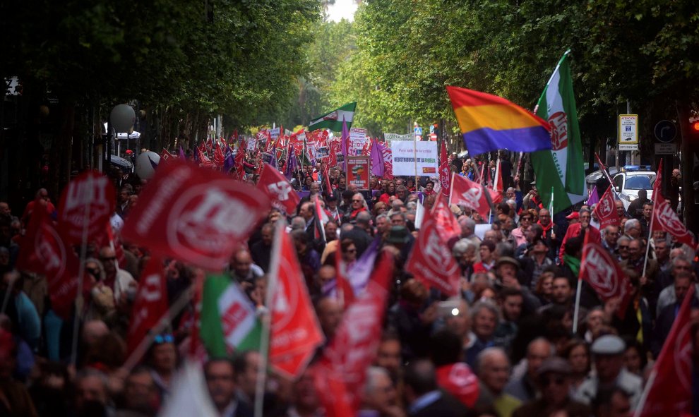 Manifestación convocada por los sindicatos hoy en Córdoba, con motivo del Primero de Mayo. EFE/RAFA ALCAIDE