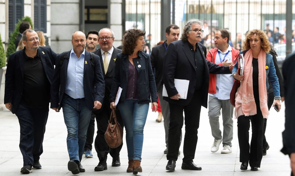 Los diputados de ERC a su llegada al Congreso - EFE