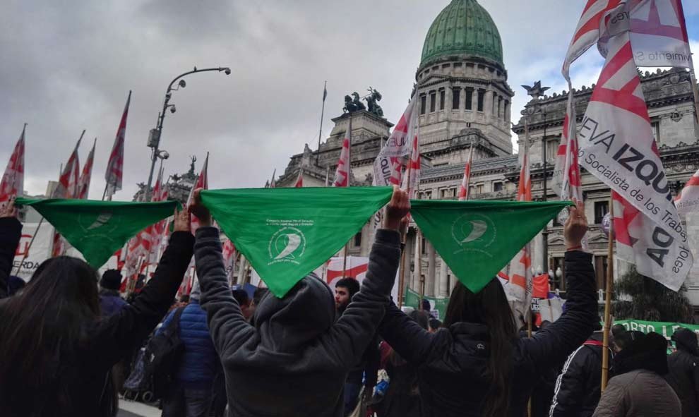 El Congreso estuvo rodeado de manifestantes durante casi un día entero. (SANDRA RODRÍGUEZ)