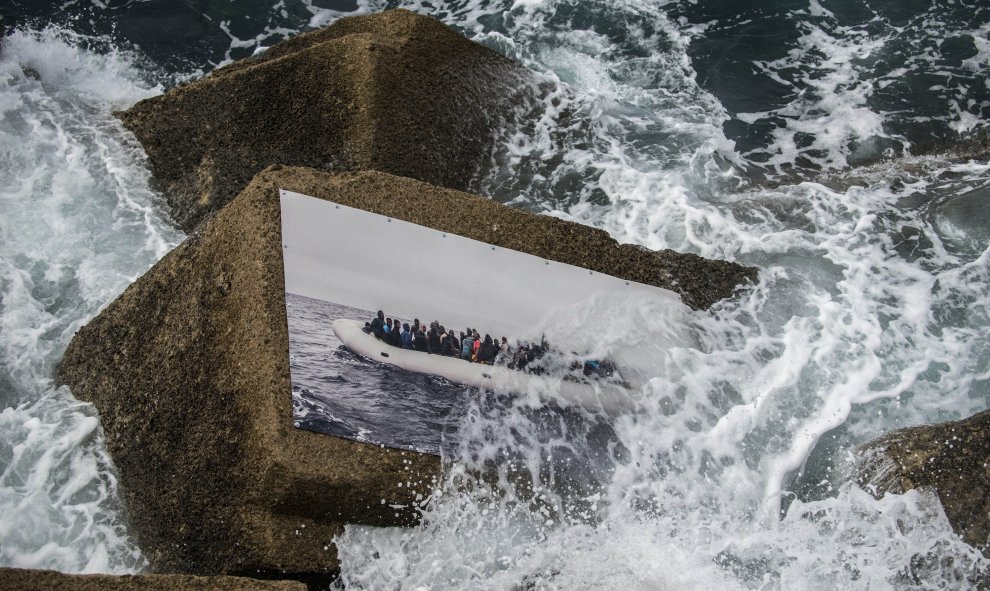 Se trata de copias en aluminio de fotografías de rescates realizados por la ONG Proactiva Open Arms. - OLMO CALVO