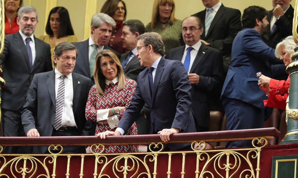 Los presidentes autonómicos de Asturias, Javier Fernández (abajo-i), de Andalucía, Susana Díaz (abajo-2i), de Galicia, Alberto Núñez Feijóo (abajo-d), de Canarias, Fernando Clavijo (arriba-i), de Madrid, Angel Garrido (arriba-2i), de Castilla-La Mancha, E