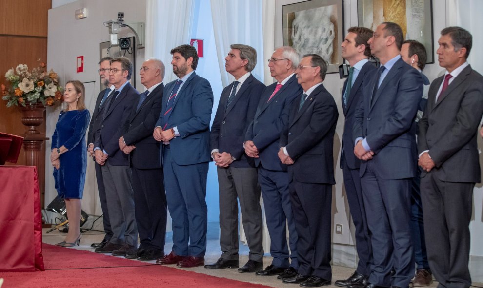 Autoridades y presidentes de Comunidades Autónomas durante el acto de toma de posesión del líder del PP-A, Juanma Moreno, como nuevo presidente de la Junta de Andalucía, en el Parlamento andaluz en Sevilla. EFE/POOL/Julio Muñoz