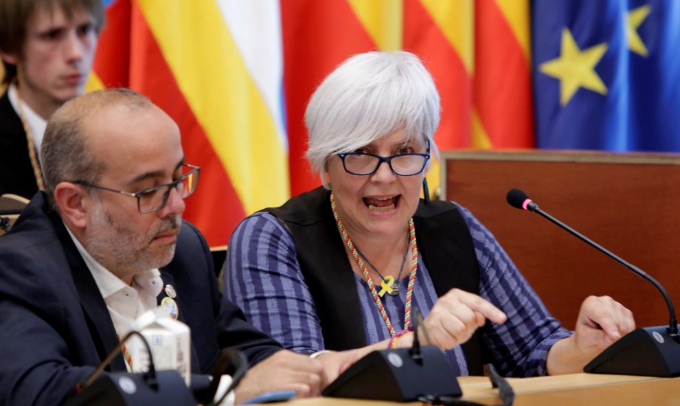 Dolors Sabater (Guanyem), durante su intervención en el pleno en el actual alcalde socialista de Badalona, Àlex Pastor, ha revalidado este sábado su cargo al frente del Ayuntamiento gracias a un acuerdo in extremis con Guanyem Badalona en Comú y ERC, que