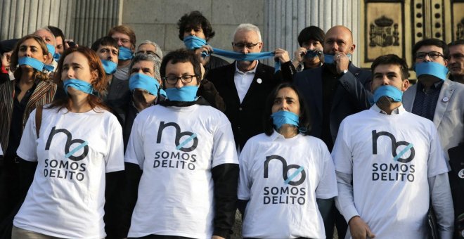 Manifestación a las puertas del Congreso de los Diputados en contra de la 'ley Mordaza'. EFE