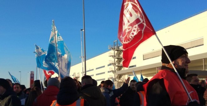 Imagen de la concentración de los trabajadores de Amazon en San Fernando de Henares./ EP