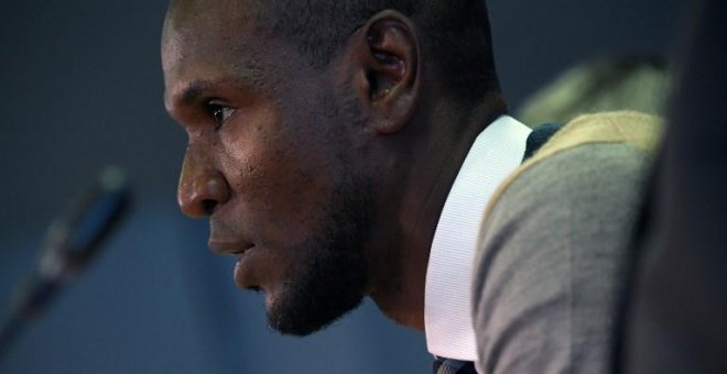 Eric Abidal en una imagen de archivo. / AFP - LLUIS GENE