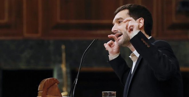 El diputado de Podemos en el Congreso ,Pablo Bustinduy Amador, durante su comparecencia este miércoles en el último pleno del Congreso antes de la convocatoria de elecciones.- EFE