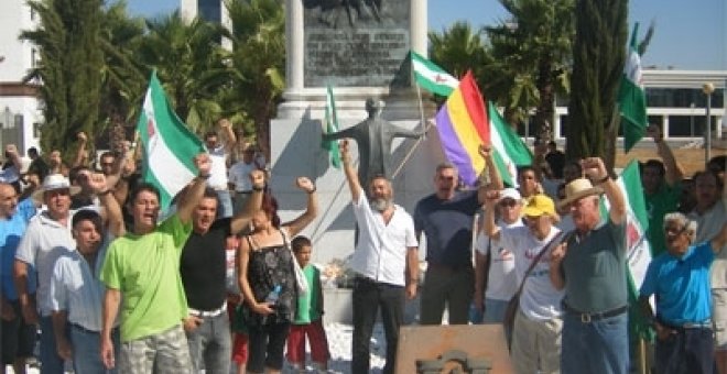 Homenaje a Blas Infante en el kilómetro 4 de la carretera de Carmona, donde fue fusilado. PÚBLICO