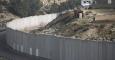 Vista del muro de separación israelí que divide el campo de refugiados palestinos de Shuafat y la barriada judía de Pisgat Zeev, considerado un asentamiento judío. EFE