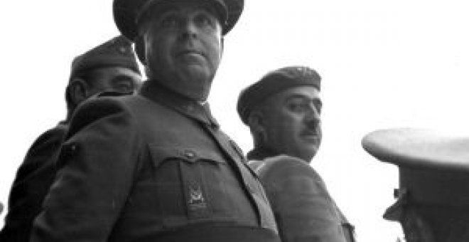 El general Varela, junto a Francisco Franco, dos de los instigadores de la cruenta represión en Andalucía. / EFE