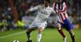 Cristiano Ronaldo junto a Mario Suárez en el último derbi. /AFP