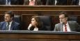 El presidente del Gobierno, Mariano Rajoy (d), la vicepresidenta, Soraya Sáenz de Santamaría, y el ministro de Justicia, Rafael Catalá (i), durante la sesión de control al Ejecutivo hoy en el pleno del Congreso. EFE/Paco Campos