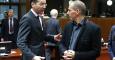 El presidente del Eurogrupo, el holandés Jeroen Dijsselbloem, con el ministro de Finanzas griego, Yanis Varoufakis, en la reunión de  ministros de la moneda única del pasado 17 de febrero. REUTERS/Francois Lenoir