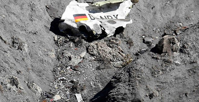 Restos del Airbus A320 de Germanwings en los alpes franceses. /EMMANUEL FOUDROT (REUTERS)