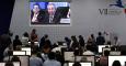 Periodistas escuchan el discurso del presidente de Cuba, Raúl Castro, en la sala de prensa durante la sesión plenaria de la VII Cumbre de jefes de Estado y de Gobierno de las Américas. EFE/Alejandro Ernesto