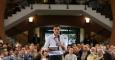 El secretario general del PSOE, Pedro Sánchez (c), durante su participación participa en una asamblea abierta sobre becas en la Universidad Carlos III