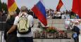 A couple holds a German and a Russian flag during celebrations to mark Victory Day, at the Soviet War Memorial in Treptower Park in Berlin, Germany, May 9, 2015. REUTERS/Fabrizio Bensch