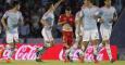 El jugador del Celta Santi Mina (2-i) celebra tras marcar ante el Sevilla. /EFE