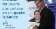 A la izquierda, el folleto del PP de Barcelona. A la derecha, el candidato a la Alcaldía, Alberto Fernández. EFE