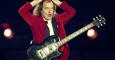 Angus Young, integrante de la legendaria banda de hard rock AC/DC, durante su actuación esta noche en el Estadio Olímpico de Barcelona en el primer concierto de su gira por España, en el que han presentado su último álbum "Rock or Bust". EFE/Andreu Dalmau