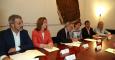 Fotografía facilitada por el Ayuntamiento de Barcelona de Jaume Collboni (PSC); Carina Mejías (Ciutadans); Xavier Trias (CiU); Ada Colau (BComú); Alfred Bosch (ERC), y Àngels Esteller (PP) durante la firma de la prórroga del contrato para acojer el MWC ha