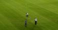 La esvástica en el césped estadio del Croacia-Italia. REUTERS/Antonio Bronic