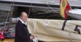 El rey Juan Carlos, a bordo del Ian, que rebautizará como 'Bribón'. SALVADOR BAS (EFE)