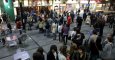 Colas de gente esperando para disfrutar de la Fiesta del Cine.