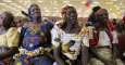 Madres de las niñas Chibok lloran durante su reunión con el presidente Muhammadu Buhari en la villa presidencial en Abuja, Nigeria, 14 de enero de 2016. REUTERS / Afolabi Sotunde