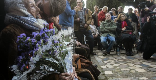 Los restos de Timoteo Mendieta han sido exhumados este sábado en el cementerio de Guadalajara tras 12 días de trabajo del equipo de la Asociación para la Recuperación de la Memoria Histórica (ARMH).Timoteo Mendieta, natural de Sacedón (Guadalajara), fue f