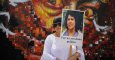 Una mujer sujeta un cartel en Honduras en protesta por el asesinato de Berta Cáceres. INTI OCON (AFP)