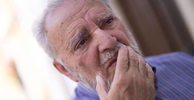 El excoordinador federal de IU Julio Anguita, en entrevista con la Agencia EFE en Córdoba. EFE/Rafa Alcaide