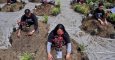 Activistas y familiares de desaparecidos en el conflicto de Colombia, durante una protesta en Bogotá. - AFP