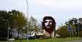 Estatua del Ché Guevara en la Avenida que lleva su nombre en Oleiros. JUAN OLIVER